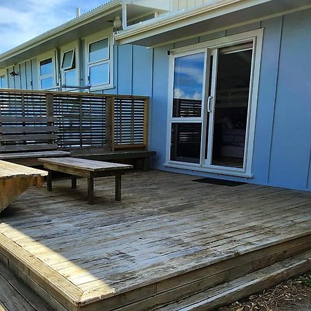 #40 At The Beach Waitarere Экстерьер фото