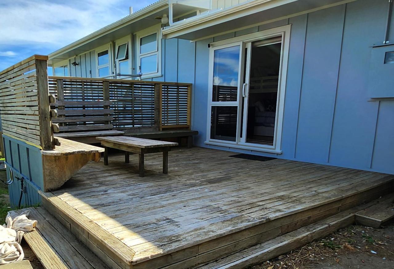 #40 At The Beach Waitarere Экстерьер фото