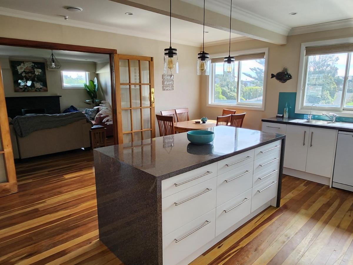 #40 At The Beach Waitarere Экстерьер фото