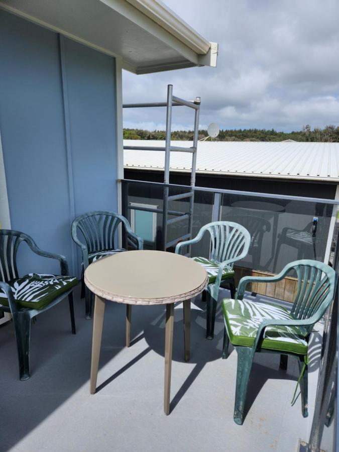 #40 At The Beach Waitarere Экстерьер фото